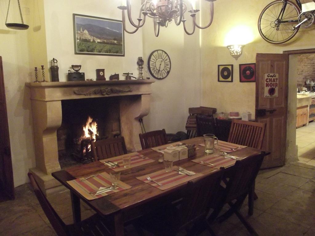Chambres Et Table D'Hotes Au Brabo Mormoiron Екстер'єр фото